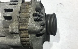 Генератор для Nissan X-Trail 2001 года на фотографиях