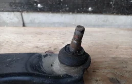 Качающийся рычаг правый для Suzuki Grand Vitara на фотографиях