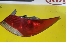 Фонарь внешний правый для Hyundai Solaris 2013 года на фотографиях