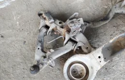 Задняя балка для Mitsubishi Pajero на фотографиях