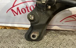 Подрамник двигателя для Hyundai Matrix 2008 года на фотографиях