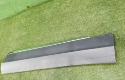 Молдинг двери задний правый для Volkswagen Tiguan 2022 года на фотографиях