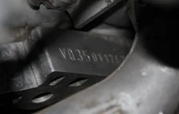 Двигатель без навесного для Nissan Pathfinder 2003 года на фотографиях