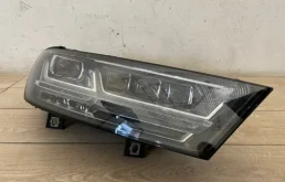 Фара правая для Audi Q7 2015 года на фотографиях