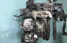 Двигатель без навесного для Volkswagen Polo 2008 года на фотографиях