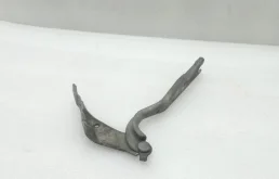 Петля капота левая для Skoda Rapid 2018 года на фотографиях