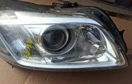 Фара правая для Opel Insignia 2008 года на фотографиях