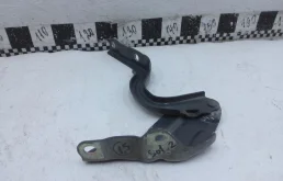 Петля капота левая для Hyundai Solaris 2021 года на фотографиях