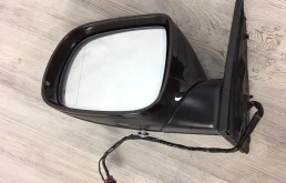 Стекла и зеркала для Audi Q7 2010 года на фотографиях