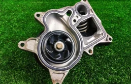 Насос охлаждающей жидкости ДВС(Помпа) для BMW X3 2012 года на фотографиях