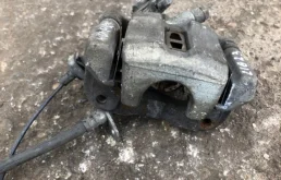 Суппорт задний правый для Honda Civic 2006 года на фотографиях