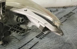 Фара правая для Toyota Highlander 2007 года на фотографиях