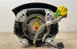 Подушка безопасности водителя для Volkswagen Touareg 2014 года на фотографиях