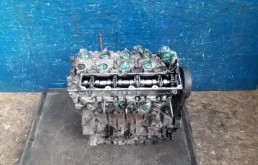 Двигатель без навесного для Ford Kuga 2010 года на фотографиях