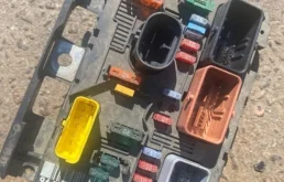 Блок предохранителей под капотом для Peugeot 307 Хэтчбек 5dr 2000-2009