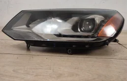 Фары для Volkswagen Touareg 2010 года на фотографиях