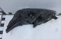 Фара правая для Ford Explorer 2012 года на фотографиях