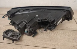 Фары для Volkswagen Touareg 2010 года на фотографиях