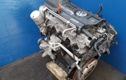 Двигатель для Skoda Rapid 2012 года на фотографиях