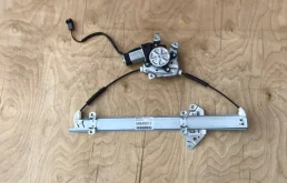 Стеклоподъемник передний левый для Nissan Almera Classic 2009 года на фотографиях