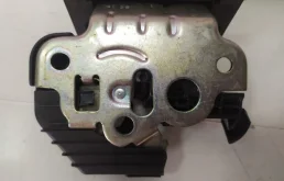 Замок багажника для Skoda Rapid 2014 года на фотографиях