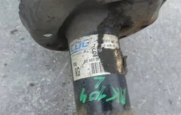 Амортизатор передний левый для Opel Insignia 2016 года на фотографиях