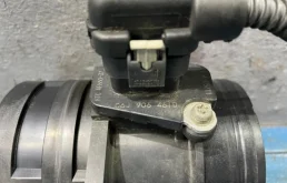 Датчик массового расхода воздуха для Volkswagen Passat 2014 года на фотографиях