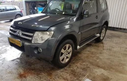 Рычаг передний правый верхний для Mitsubishi Pajero 2007 года на фотографиях