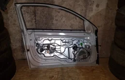 Двери для Volvo C30 2007 года на фотографиях