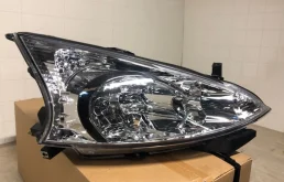 Фары для Mitsubishi Grandis 2005 года на фотографиях