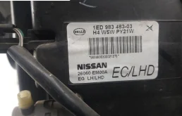 Фары для Nissan Tiida 2004 года на фотографиях