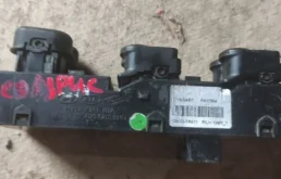 Блок управления стеклоподъемниками для Hyundai Solaris 2011 года на фотографиях