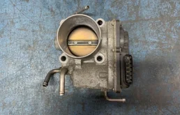 Дроссельная заслонка для Toyota RAV4 на фотографиях