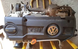 Двигатель для Skoda Rapid 2012 года на фотографиях