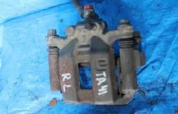 Суппорт передний левый для Suzuki Grand Vitara 2006 года на фотографиях