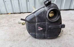 Расширительный бачок радиатора для Mercedes-Benz GL class 2006 года на фотографиях