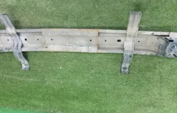 Усилитель бампера задний нижний для Hyundai Solaris 2014 года на фотографиях