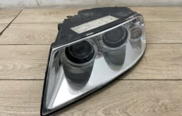 Фара ксенон левая для Volkswagen Touareg 2003 года на фотографиях