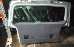 Двери для Volkswagen Touran 2012 года на фотографиях