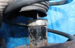 Амортизатор передний левый для Subaru Impreza на фотографиях