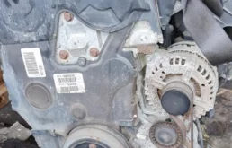 Двигатель без навесного для Volvo C30 2006 года на фотографиях