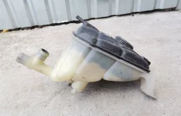 Расширительный бачок радиатора для Mercedes-Benz GL class 2006 года на фотографиях