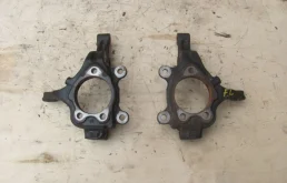 Кулак поворотный левый для Nissan Tiida на фотографиях