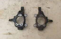 Кулак поворотный левый для Nissan Tiida на фотографиях