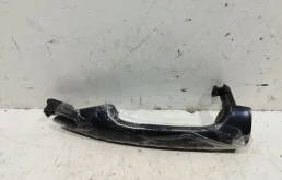 Ручка двери передняя левая внешняя для Hyundai Solaris 2013 года на фотографиях