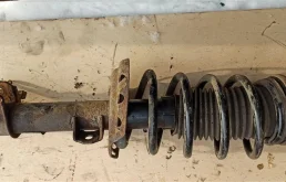 Передняя левая амортизационная стойка в сборе для Opel Zafira B 2005-2015