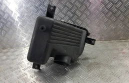 Корпус воздушного фильтра (нижняя часть) для Suzuki Grand Vitara на фотографиях