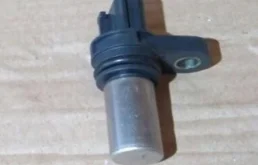 Датчик положения коленвала для Nissan X-Trail на фотографиях