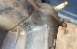 Расширительный бачок радиатора для Opel Astra 2015 года на фотографиях