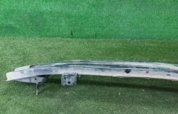 Усилитель бампера задний нижний для Hyundai Solaris 2014 года на фотографиях